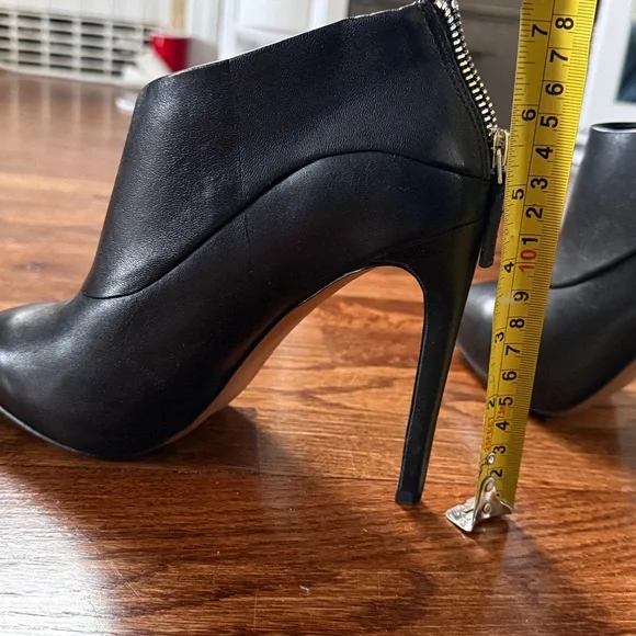 Nine West Navajoe Black Leather Heels - Picture 5 of 8